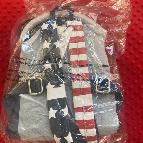 Disney loungefly backpack - Picture 5 of 9